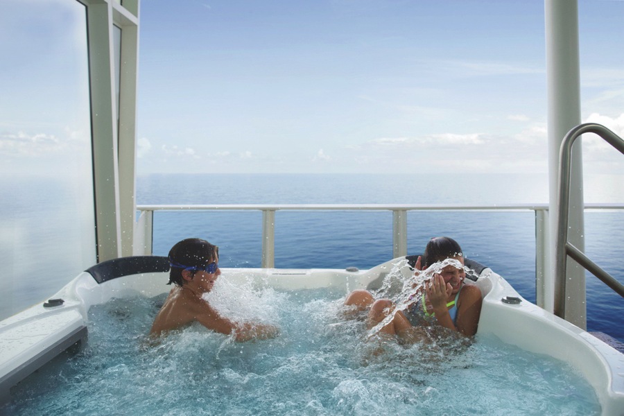 RCI, Oasis, Royal Loft Suite Wirlpool.jpg